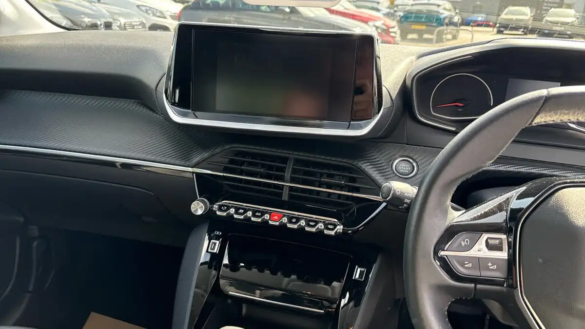 2021-peugeot-208-12-puretech-allure-100bhp-big-9