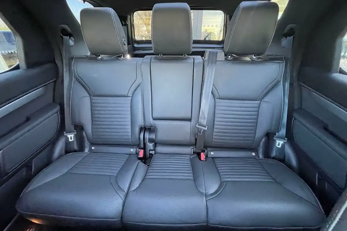 2024-land-rover-discovery-30-d350-dynamic-hse-big-10