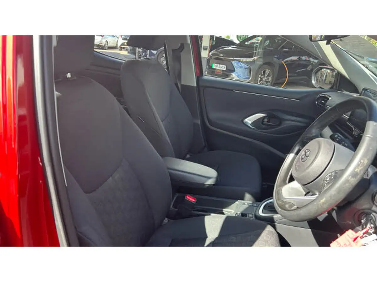 2024-toyota-yaris-15-vvt-i-icon-big-19