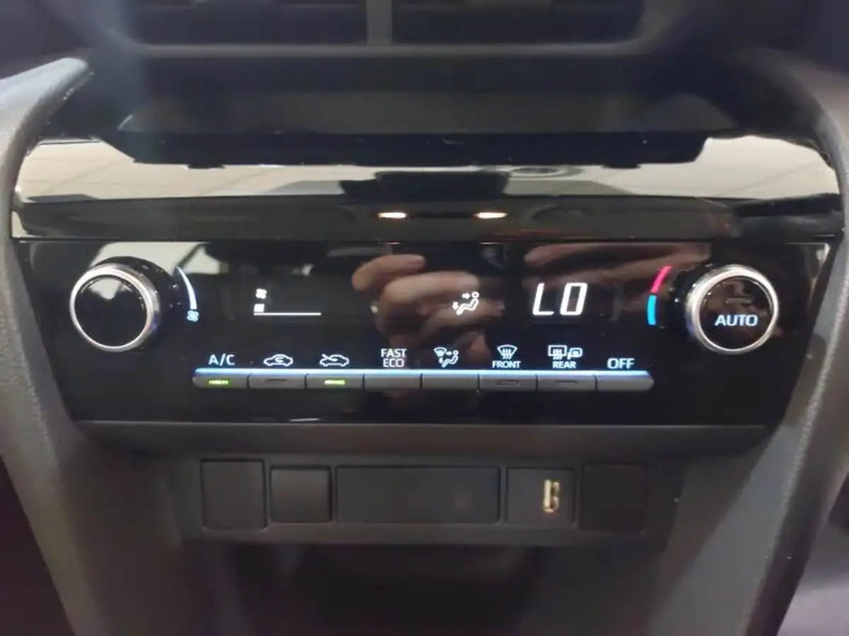 2023-toyota-yaris-cross-15-vvt-i-icon-big-16