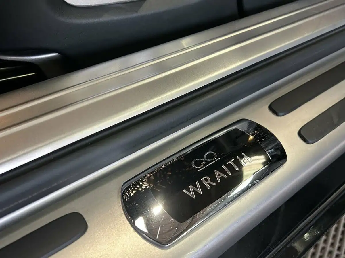 2018-rolls-royce-wraith-66-big-67