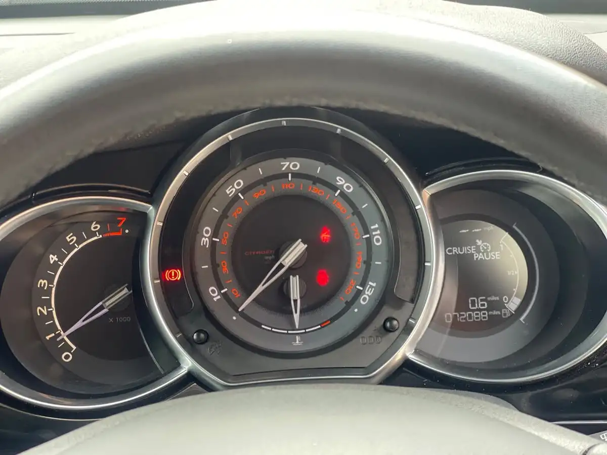 2013-citroen-ds3-16-dstyle-plus-vti-big-15