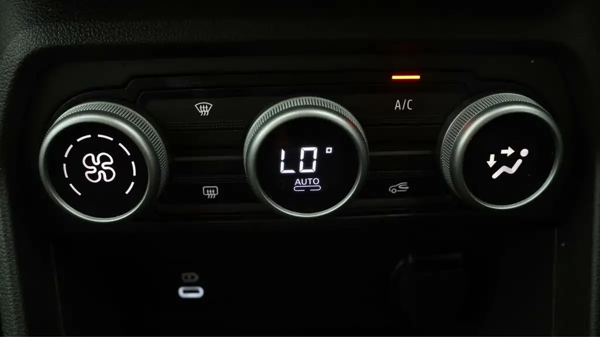 2024-dacia-sandero-10-tce-journey-90bhp-cvt-big-11