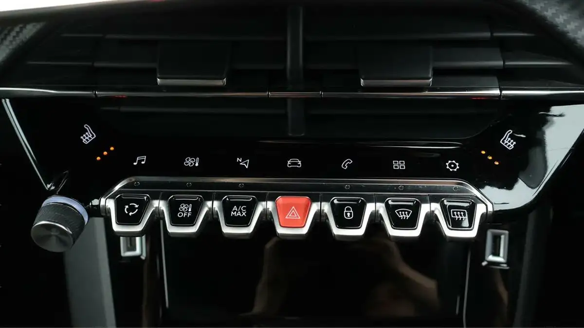 2020-peugeot-2008-suv-12-puretech-gt-line-big-27
