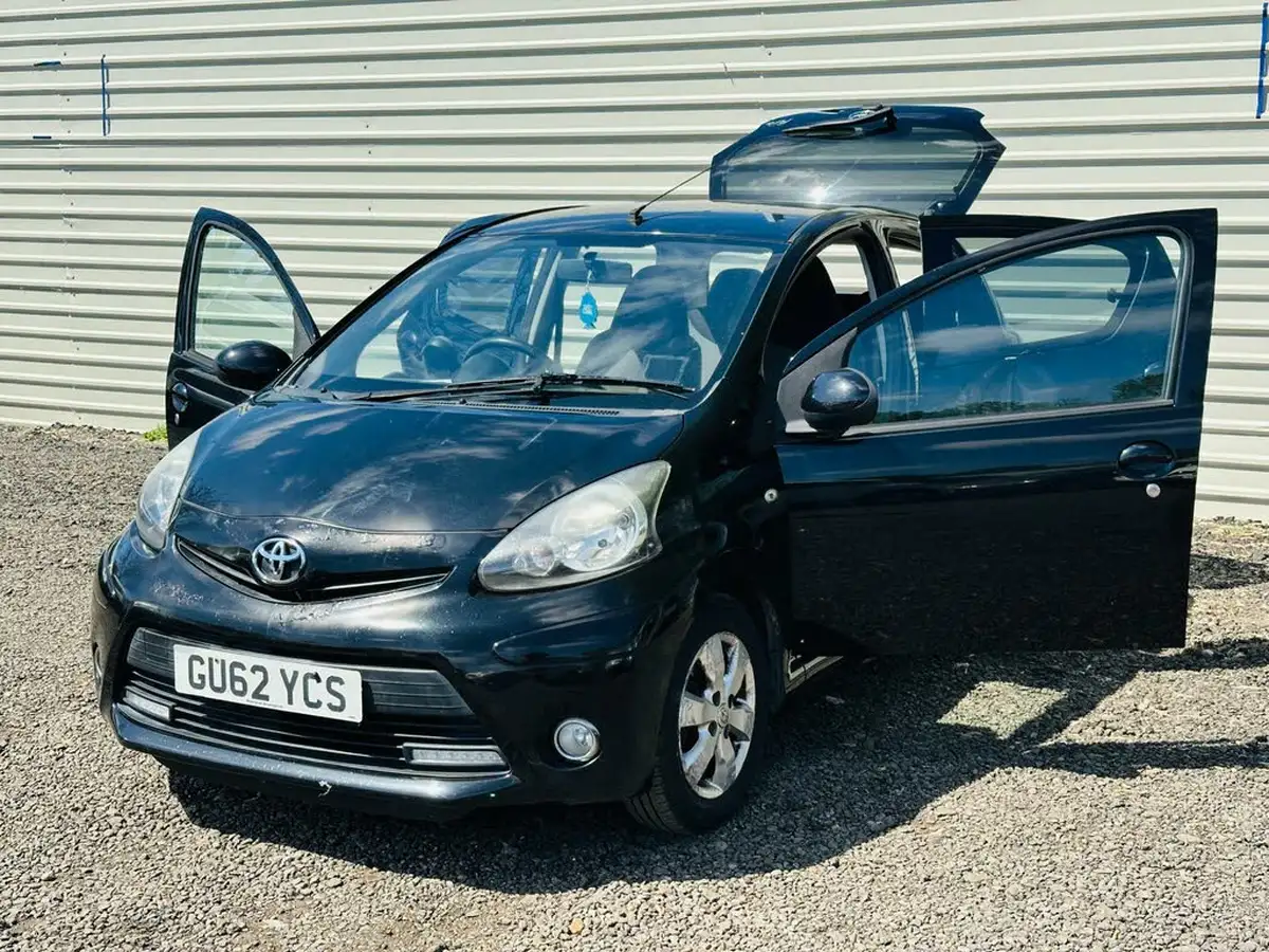 2012-toyota-aygo-10-aygo-fire-5d-big-20