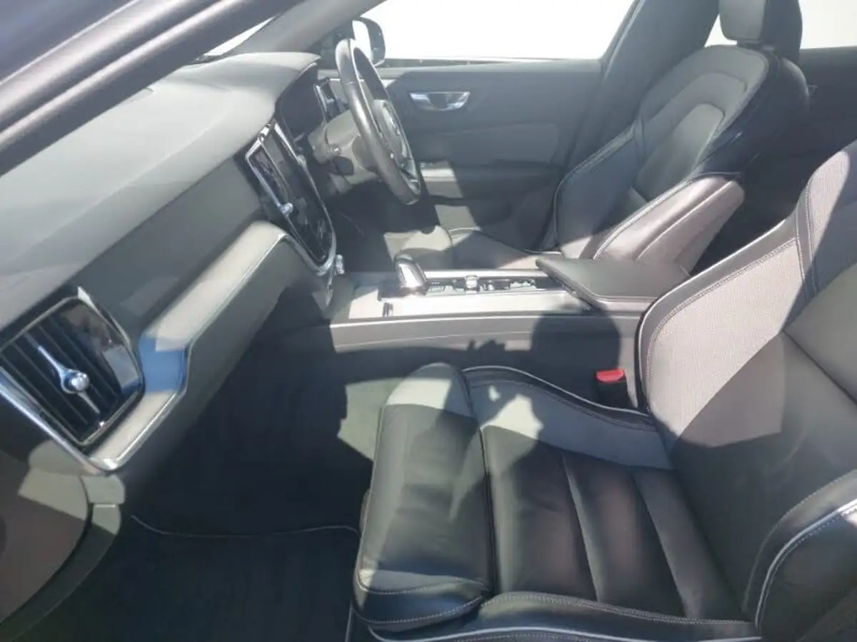 2021-volvo-v60-20td-b4-r-design-big-4