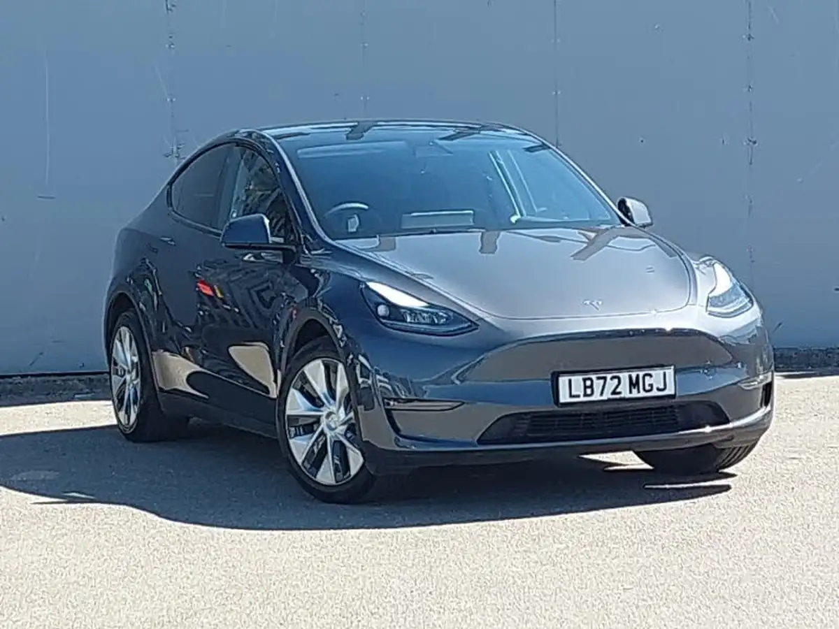 2022-tesla-model-y-e-long-range-big-0
