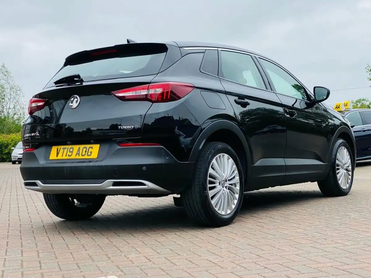 2019-vauxhall-grandland-x-15td-tech-line-nav-big-12