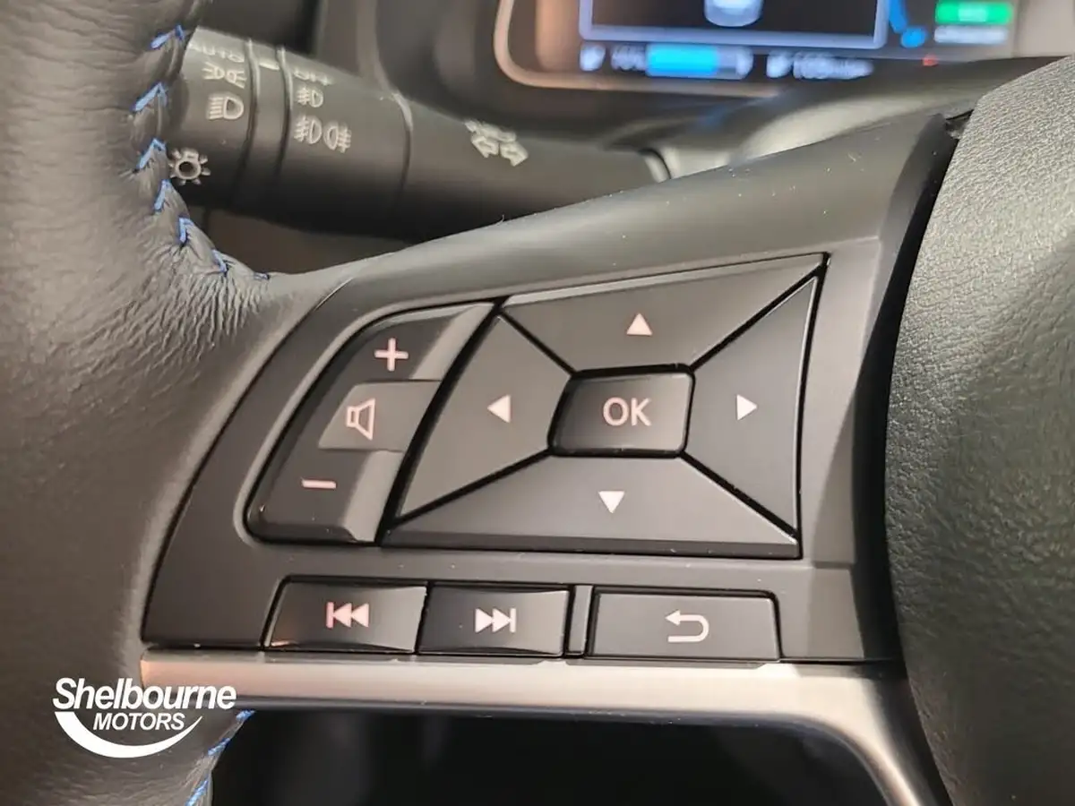 2023-nissan-leaf-e-tekna-39kwh-big-28