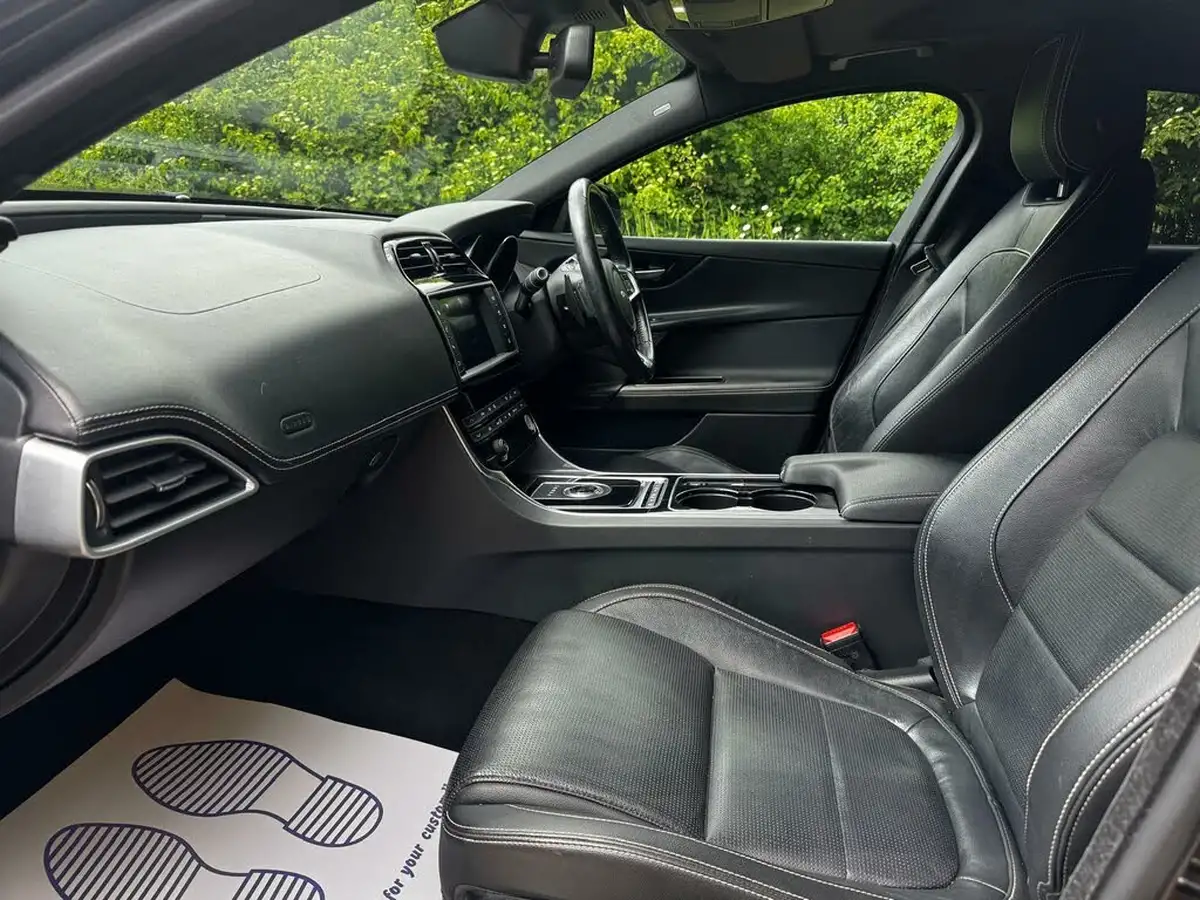 2016-jaguar-xe-20d-r-sport-163ps-auto-big-51