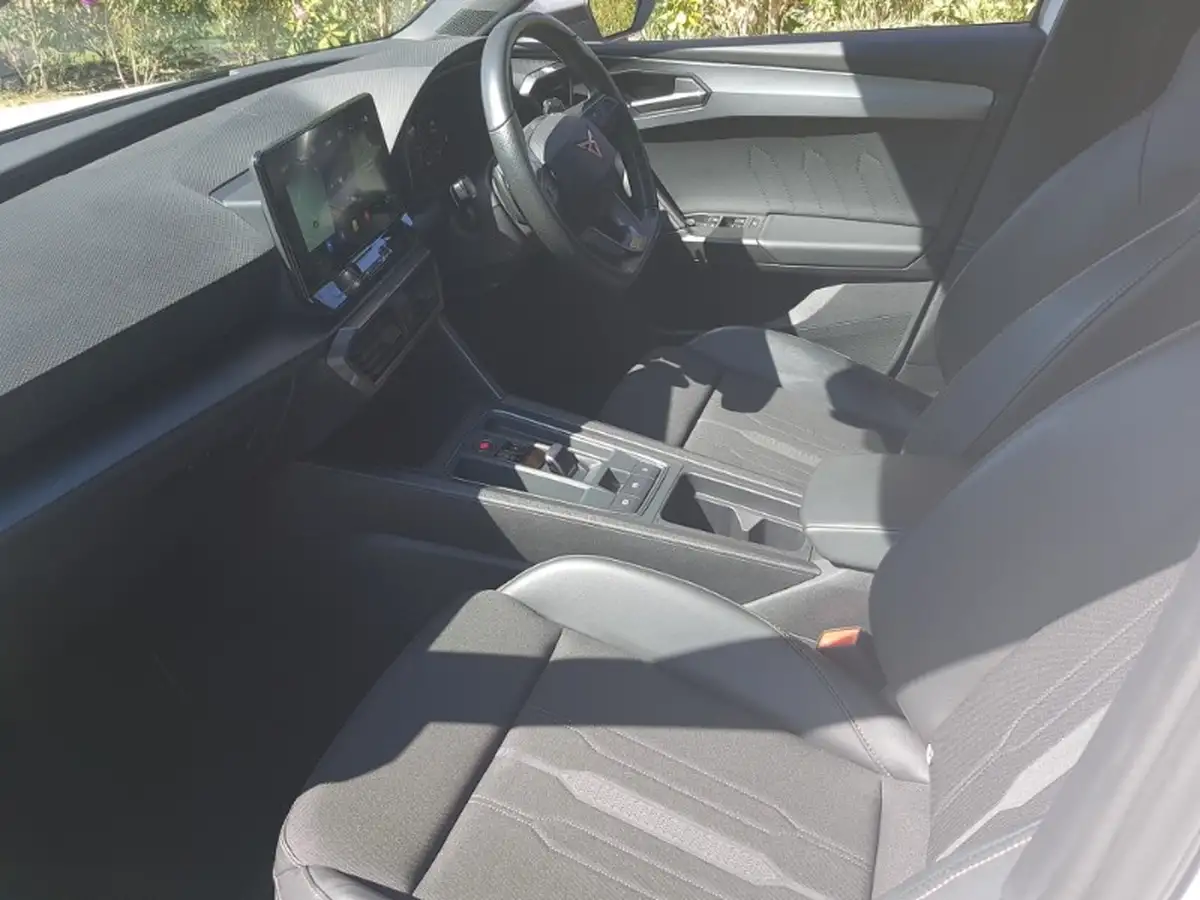 2022-cupra-leon-nf-20-tsi-vz2-300ps-hatchback-big-4