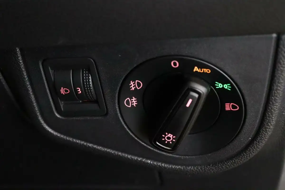 2021-volkswagen-polo-10-tsi-match-dsg-big-16