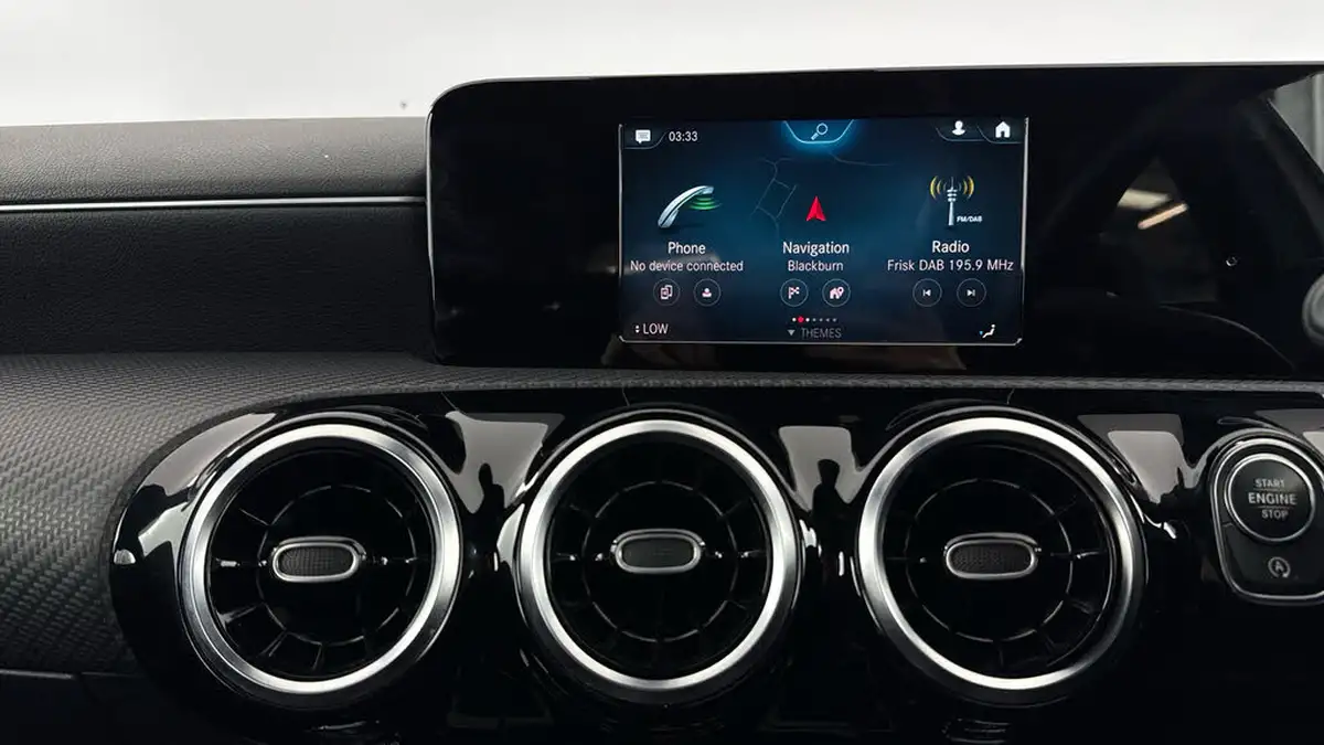 2022-mercedes-benz-a-class-20d-a180d-se-8g-dct-big-11