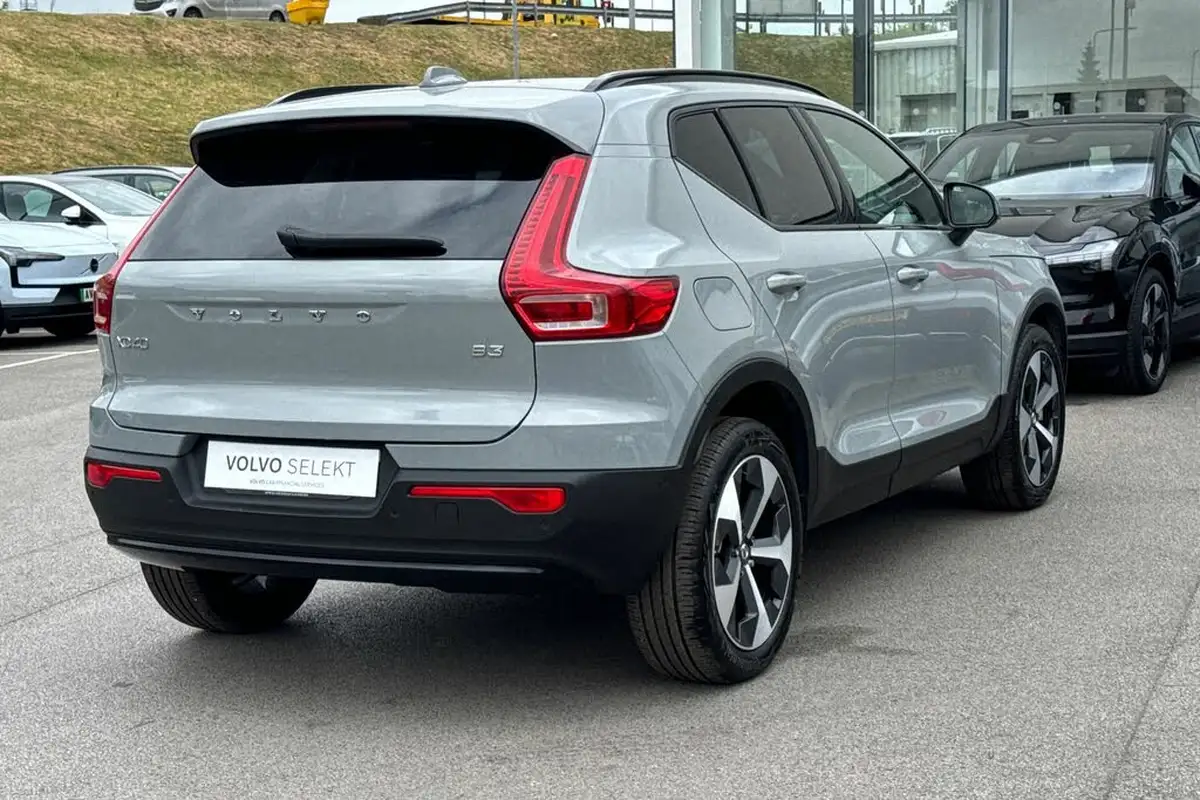 2024-volvo-xc40-20-b3-plus-big-39