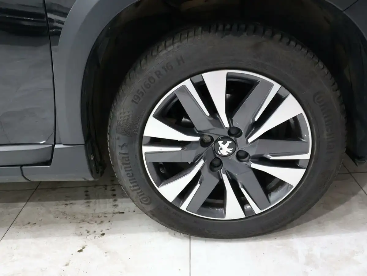 2019-peugeot-2008-suv-12-puretech-allure-premium-82bhp-big-51