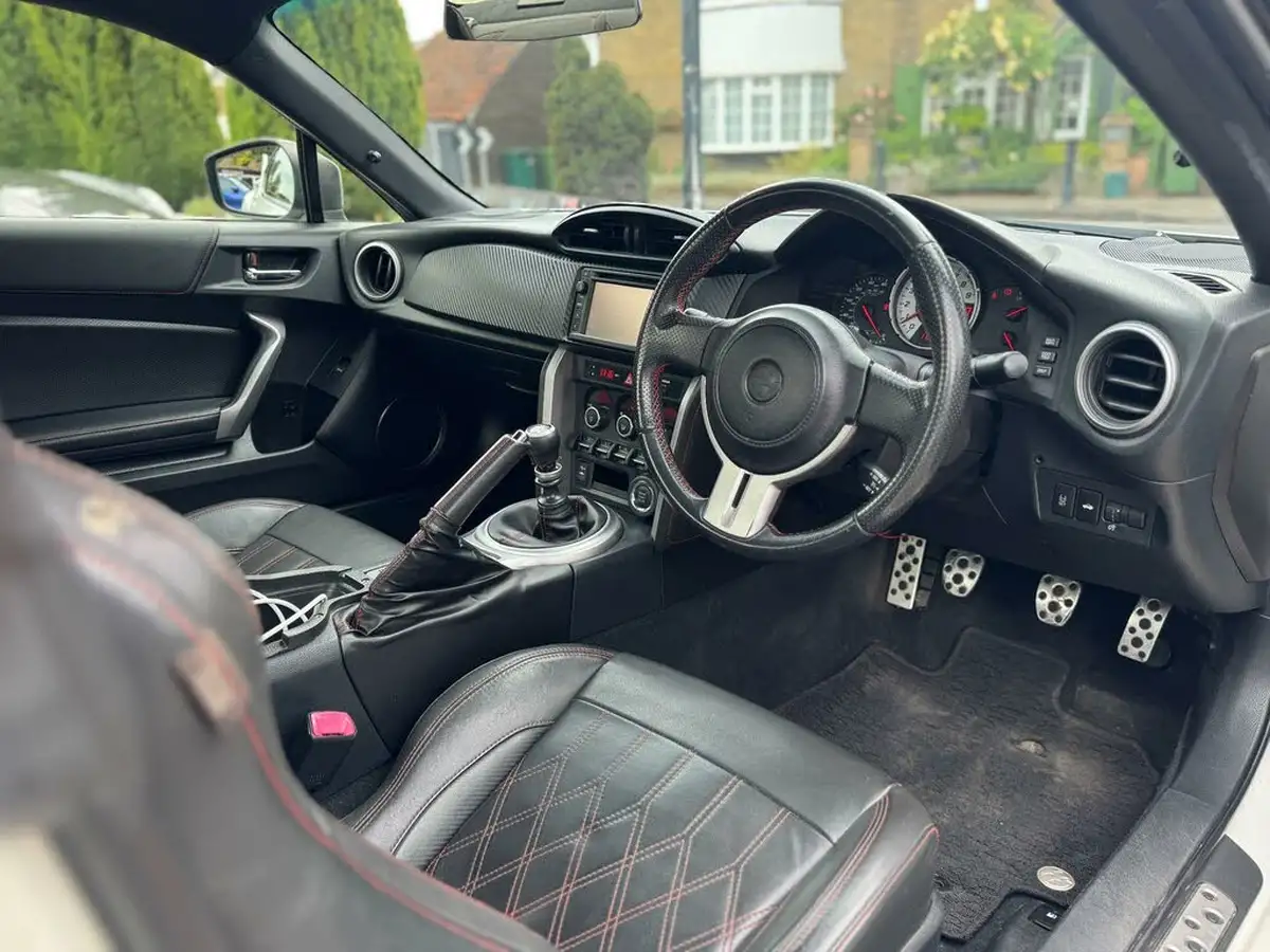 2015-toyota-gt86-20-aero-big-8