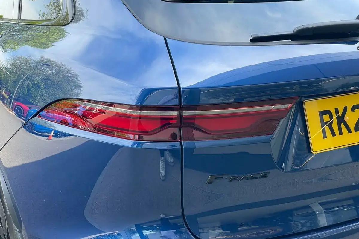 2022-jaguar-f-pace-20-d200-r-dynamic-black-big-60