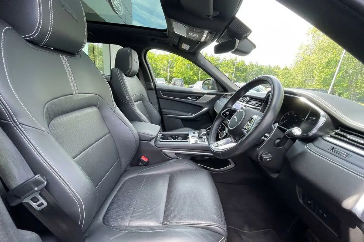 2022-jaguar-f-pace-20-d200-r-dynamic-black-big-8