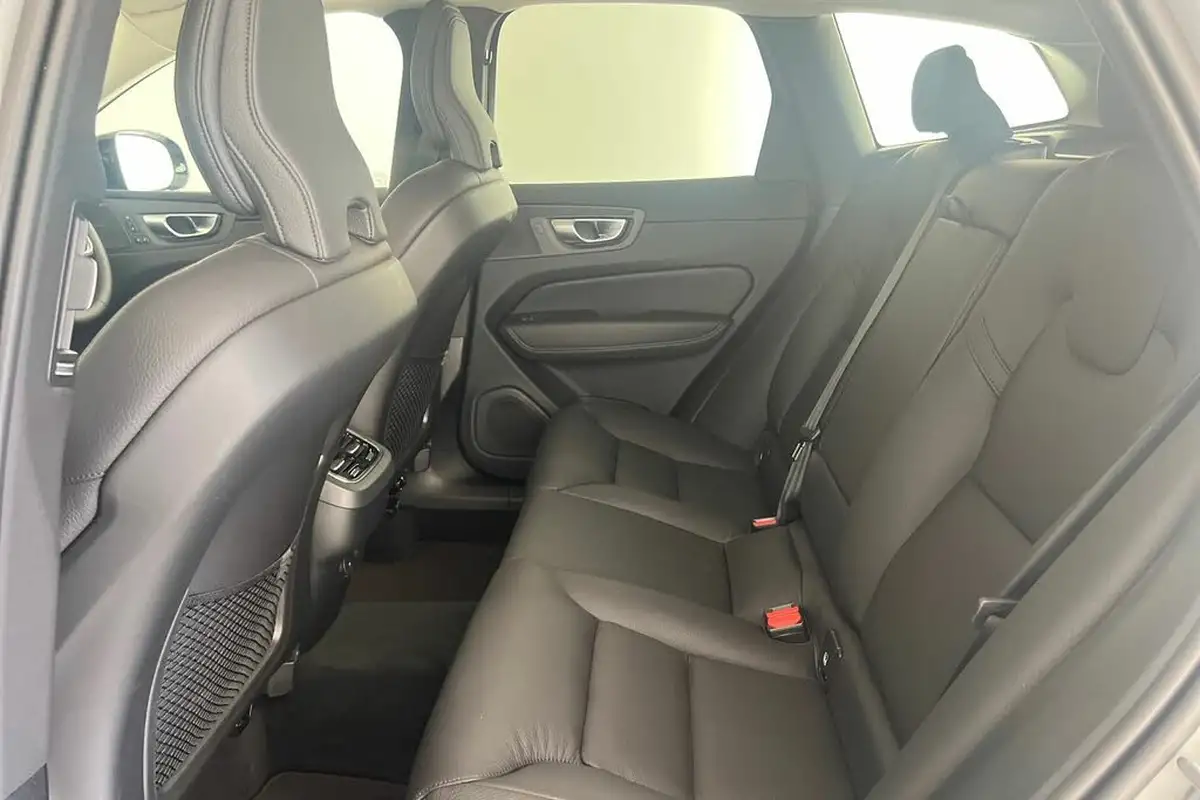 2024-volvo-xc60-20-b5-plus-big-16