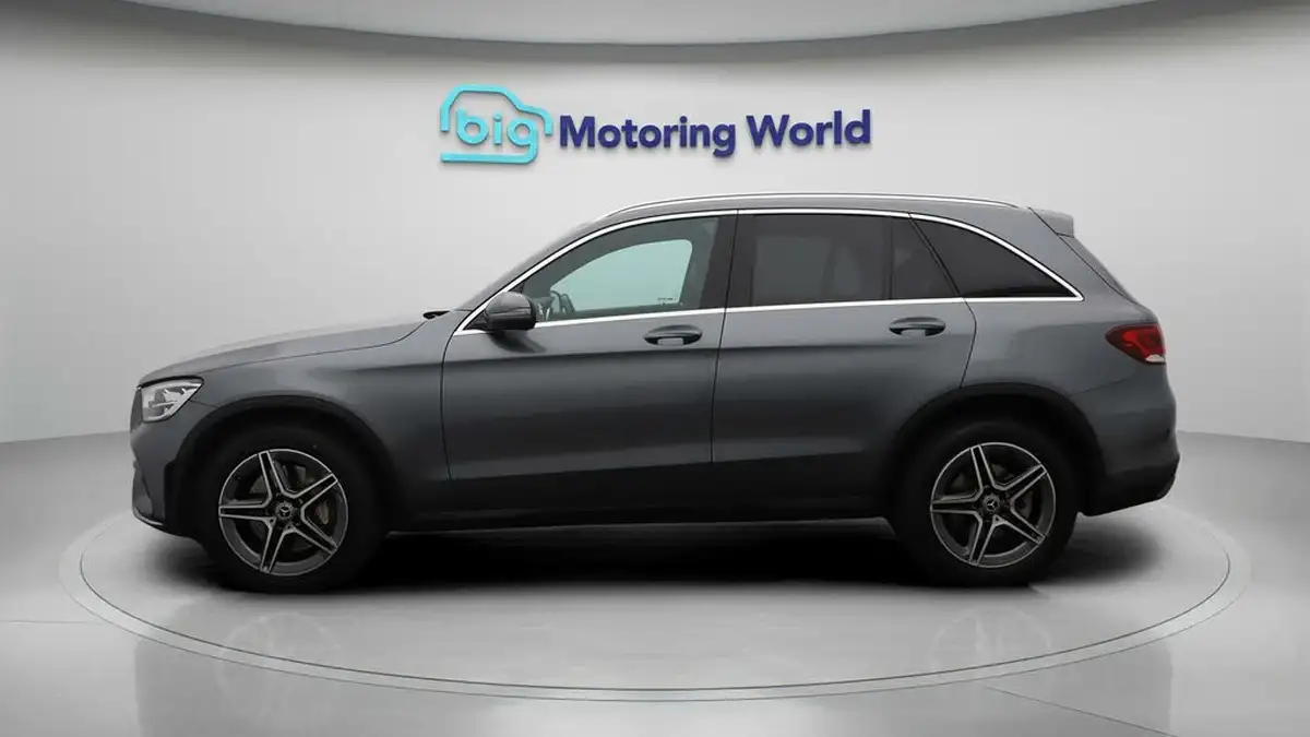 2022-mercedes-benz-glc-class-20d-glc220d-amg-line-195ps-station-wagon-5d-1950cc-4matic-plus-big-4
