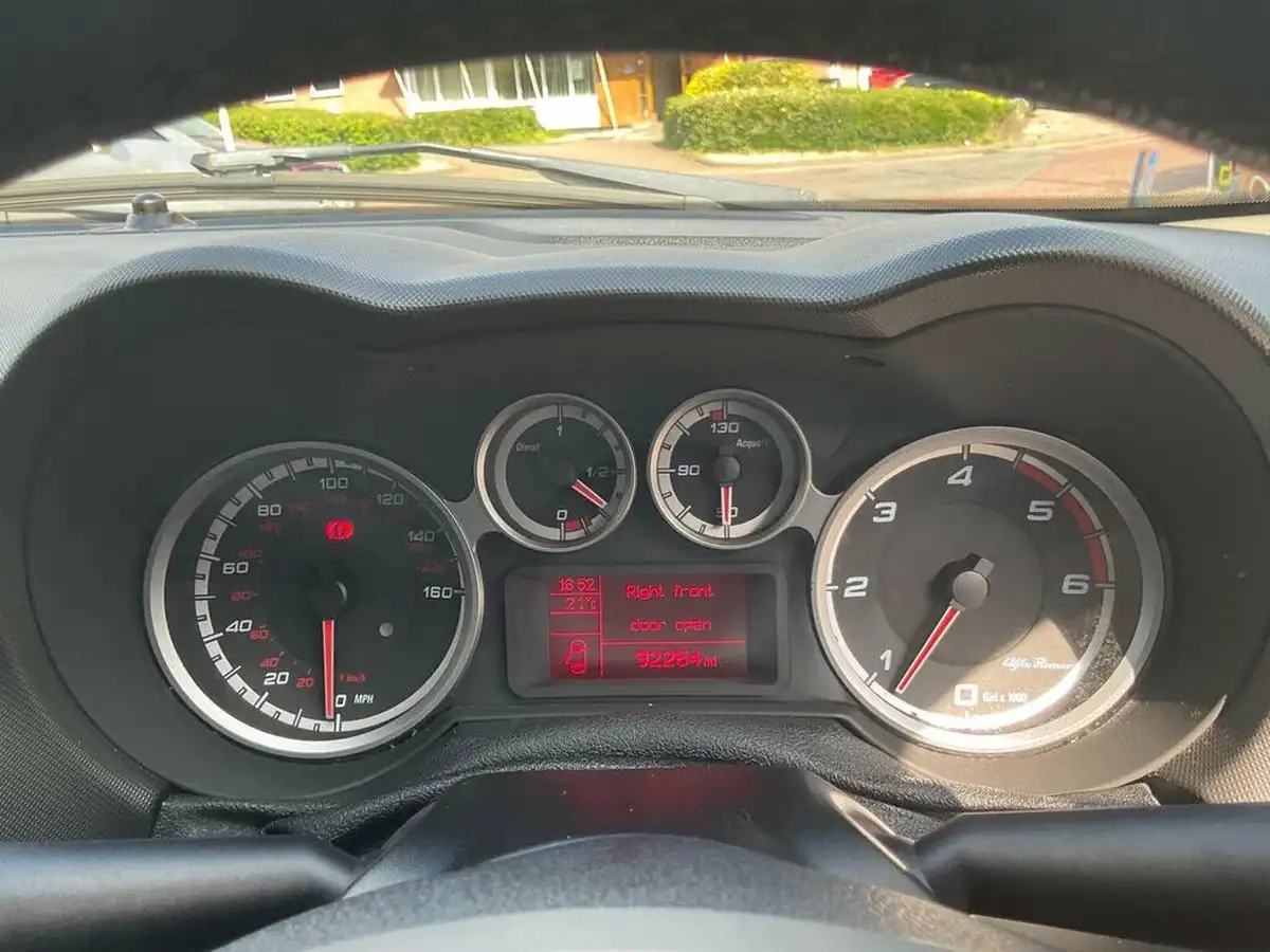 2014-alfa-romeo-mito-13jtdm-2-sprint-big-16