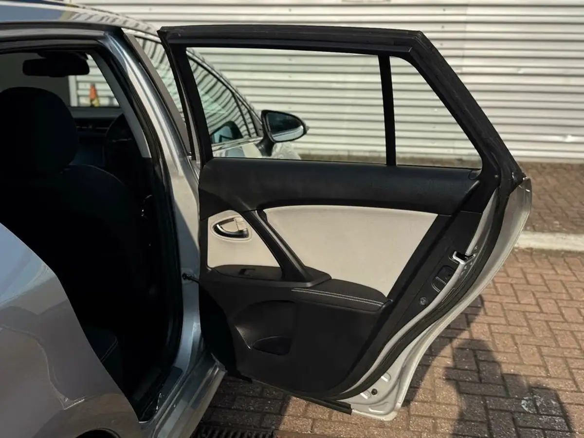 2016-toyota-avensis-18-v-matic-business-edition-touring-sports-5d-cvt-big-45