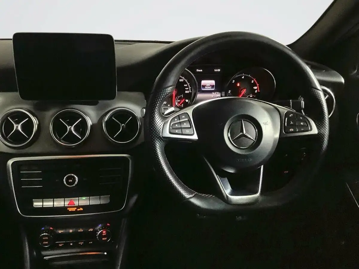 2018-mercedes-benz-gla-class-21d-gla-200d-amg-line-134bhp-ss-7g-dct-big-11