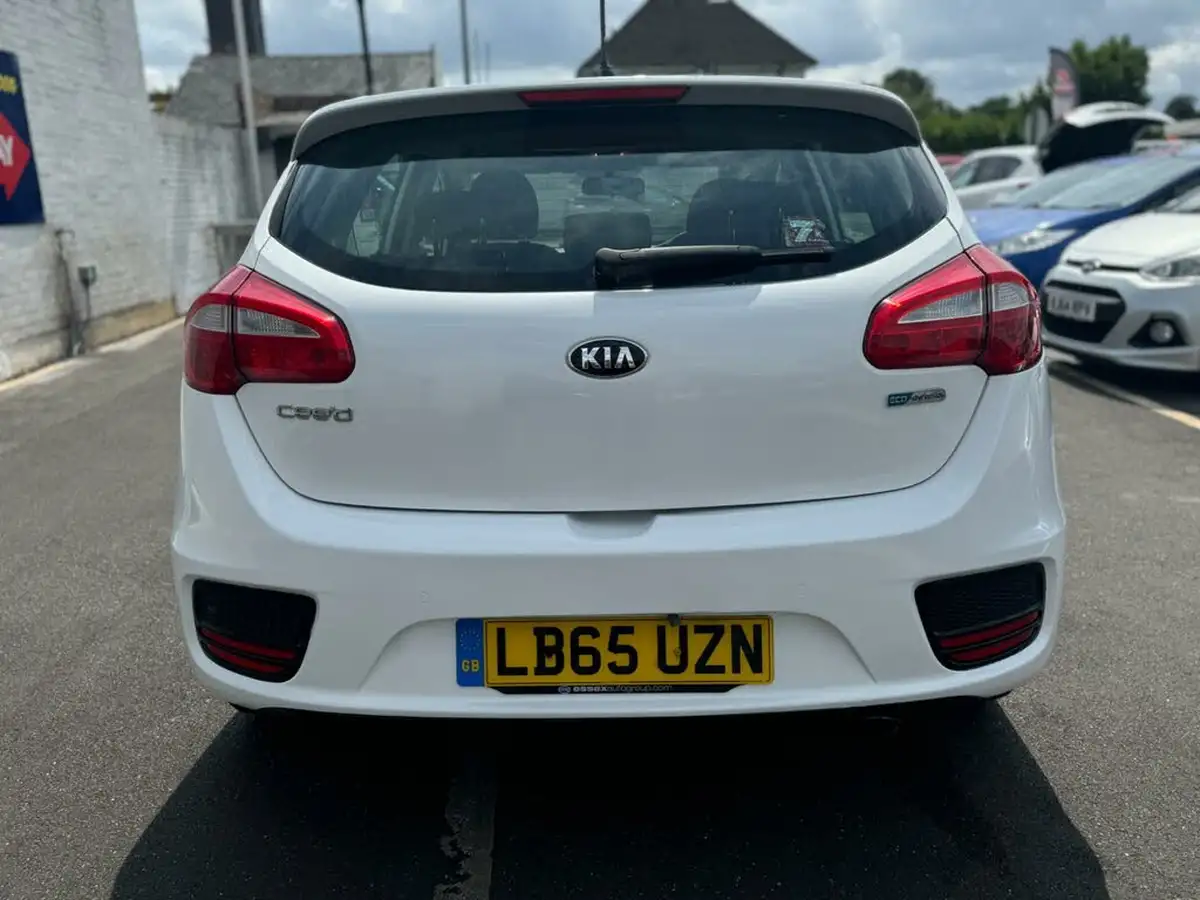 2016-kia-ceed-16crdi-2-hatchback-big-7