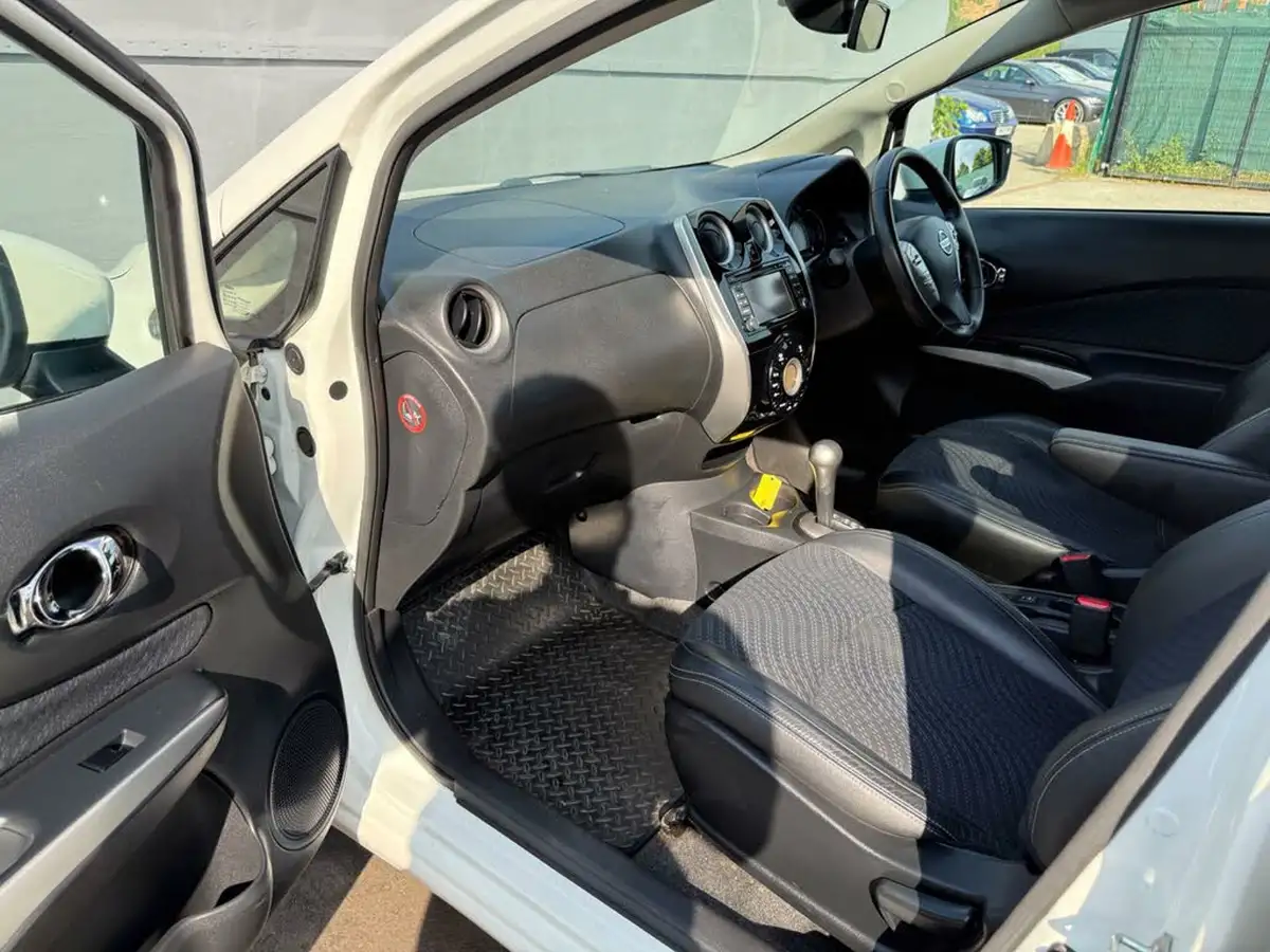 2014-nissan-note-12-tekna-cvt-big-17