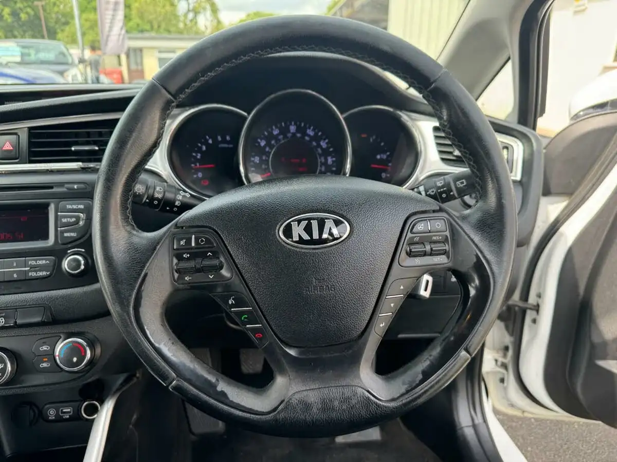 2016-kia-ceed-16crdi-2-hatchback-big-31