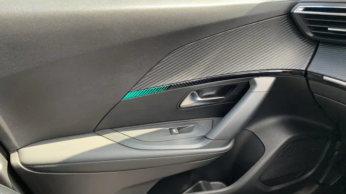 2021-peugeot-2008-suv-12-puretech-allure-130bhp-eat8-big-40