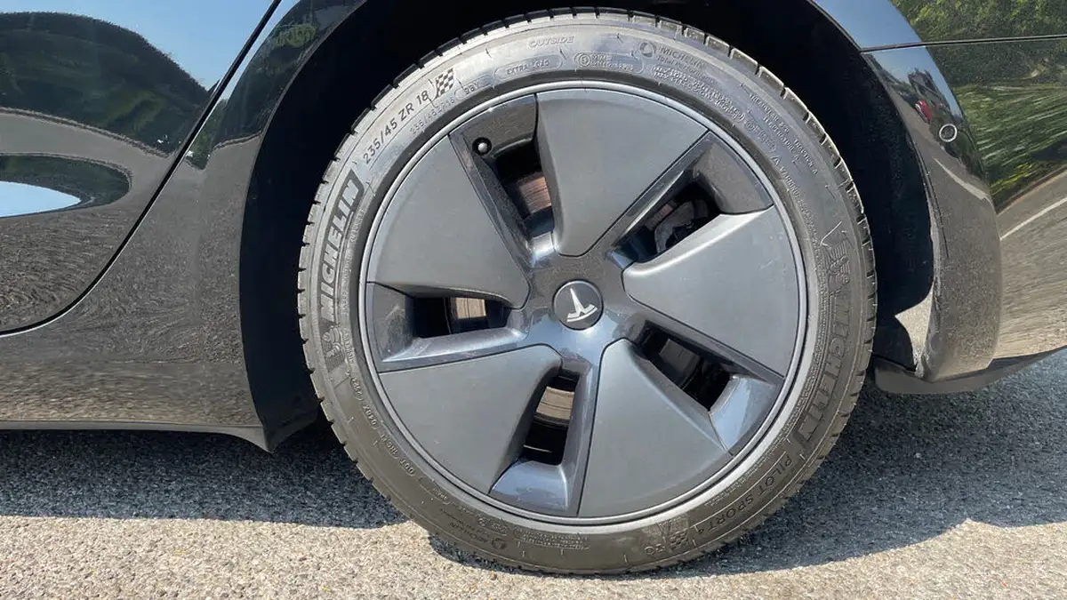 2021-tesla-model-3-e-long-range-awd-big-17