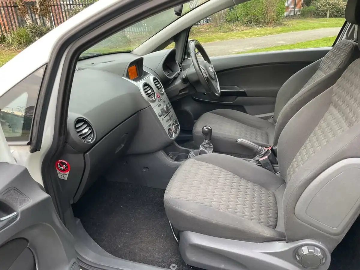 2013-vauxhall-corsa-12-energy-16v-3d-big-10