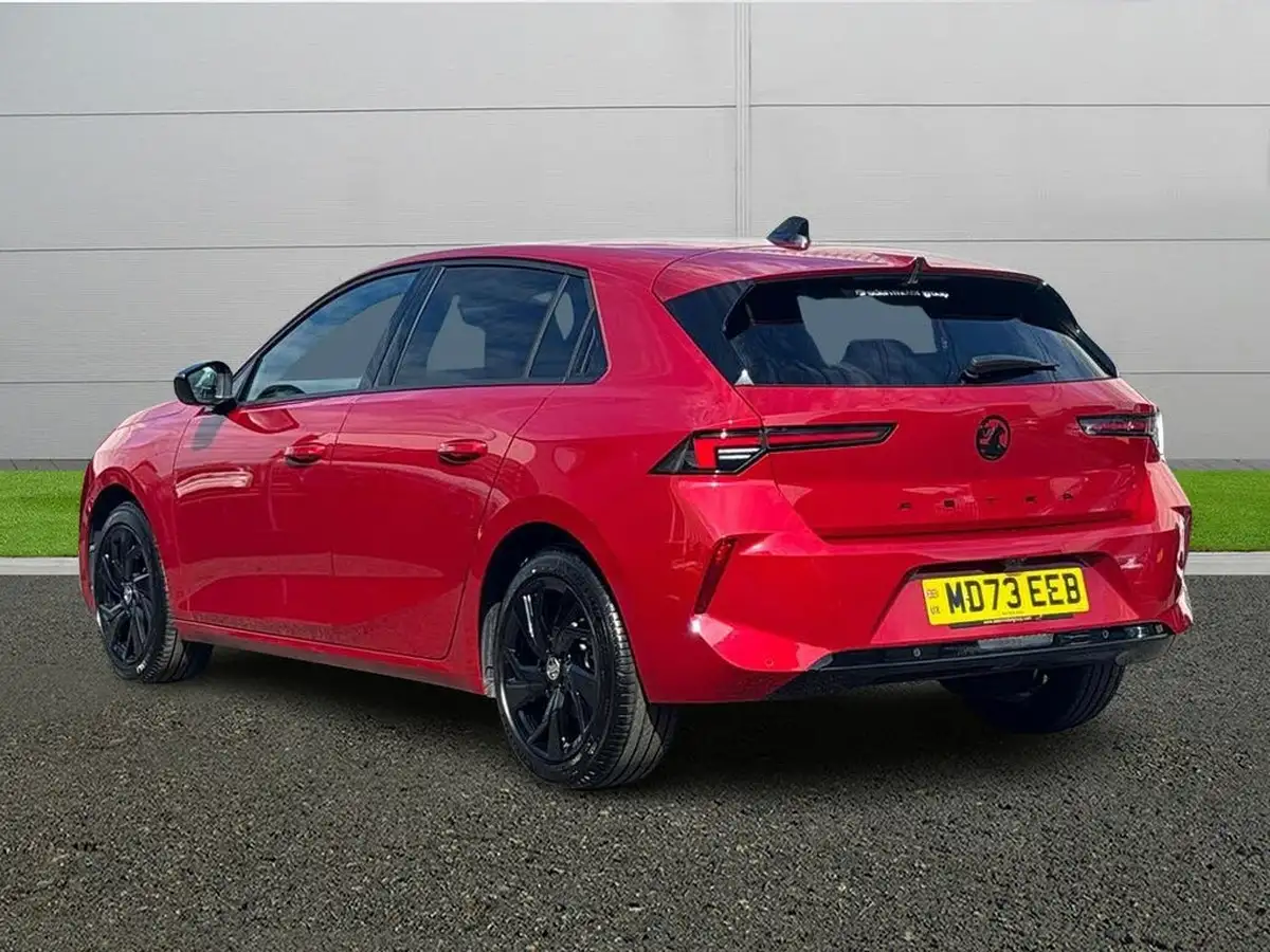 2023-vauxhall-astra-big-4