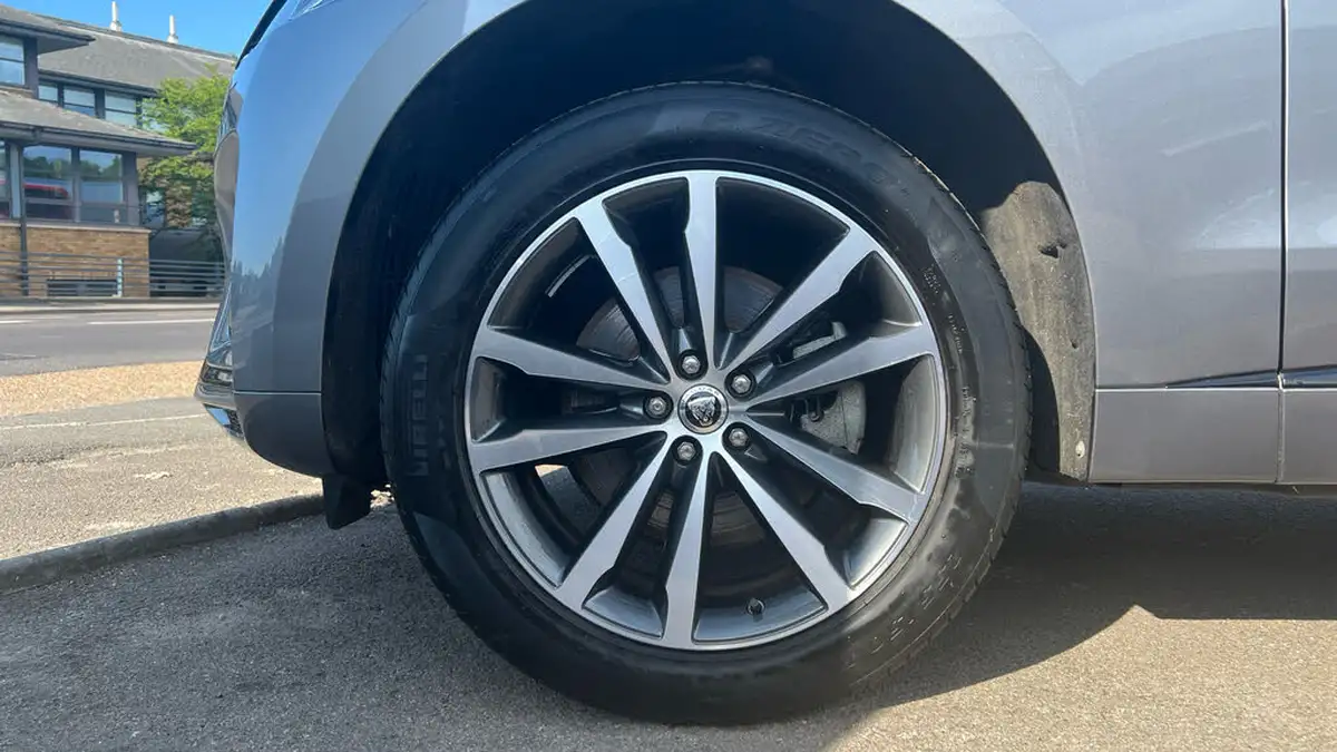 2023-jaguar-f-pace-20-d200-r-dynamic-se-black-big-24
