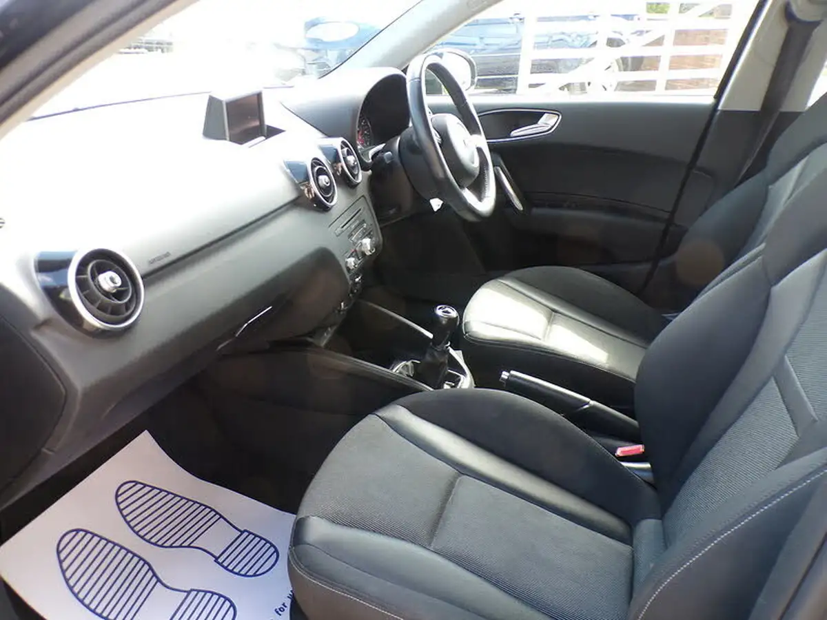 2012-audi-a1-16td-sportback-5d-big-13