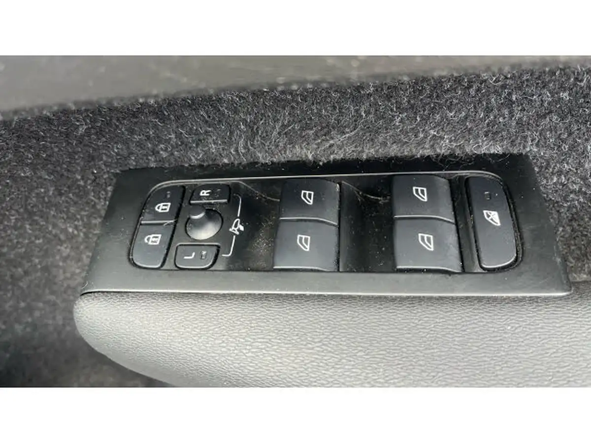 2020-volvo-xc40-20-b4-r-design-pro-big-34