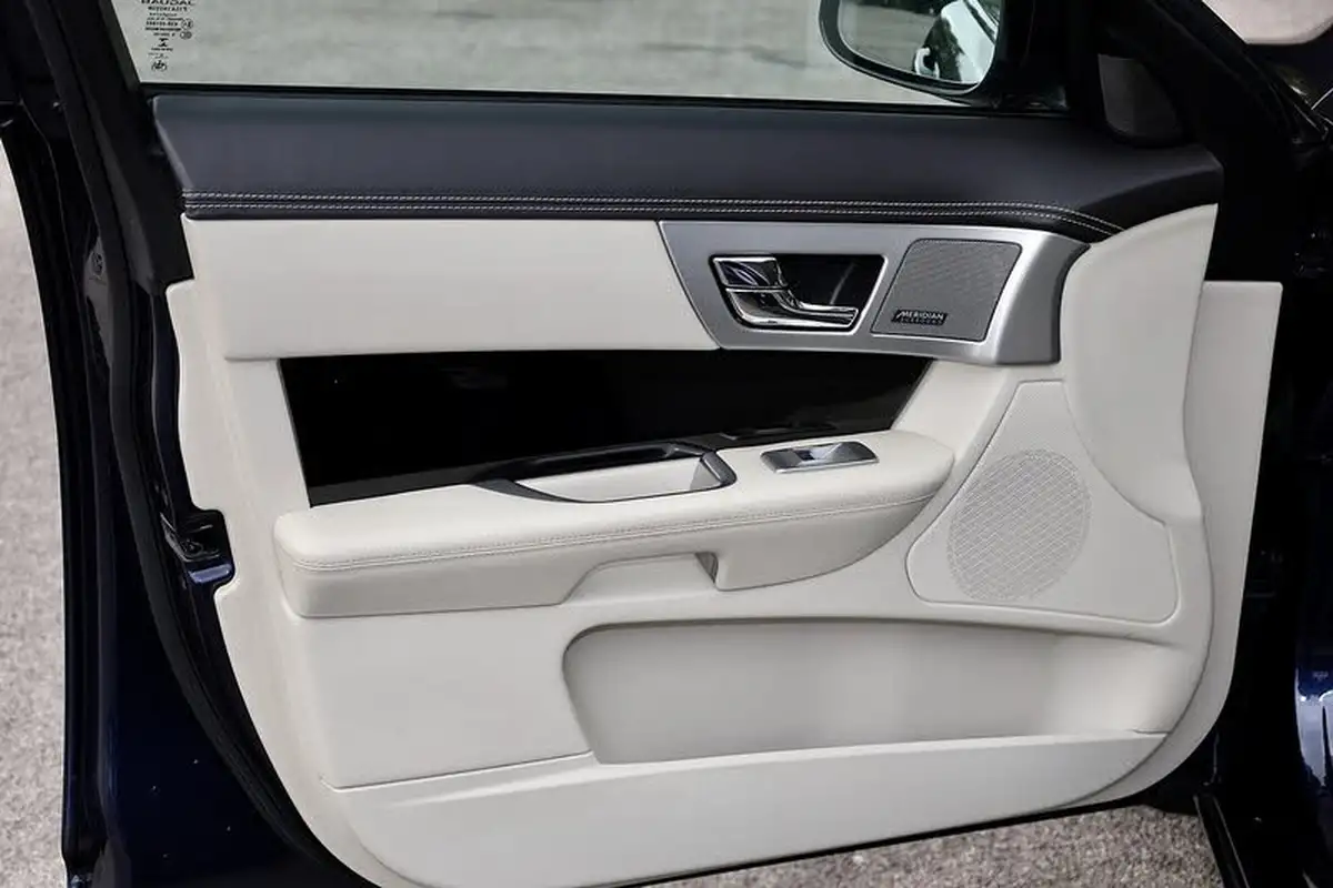 2014-jaguar-xf-30td-s-portfolio-saloon-4d-big-30
