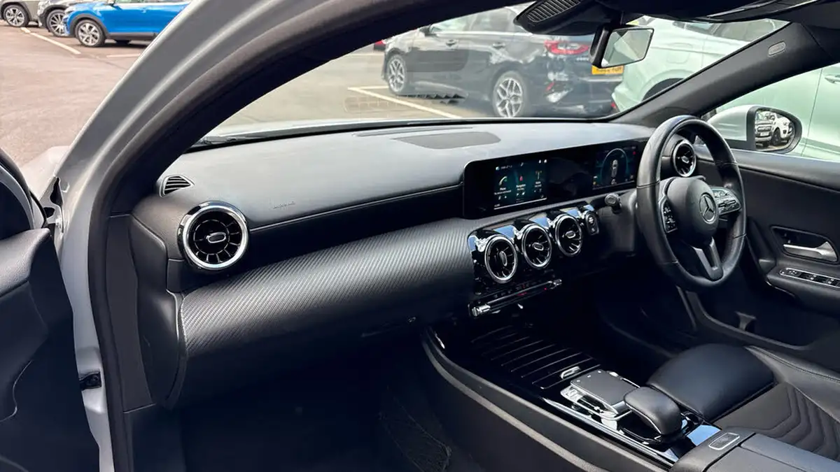 2018-mercedes-benz-a-class-15d-a180d-se-116ps-ss-7g-dct-big-9