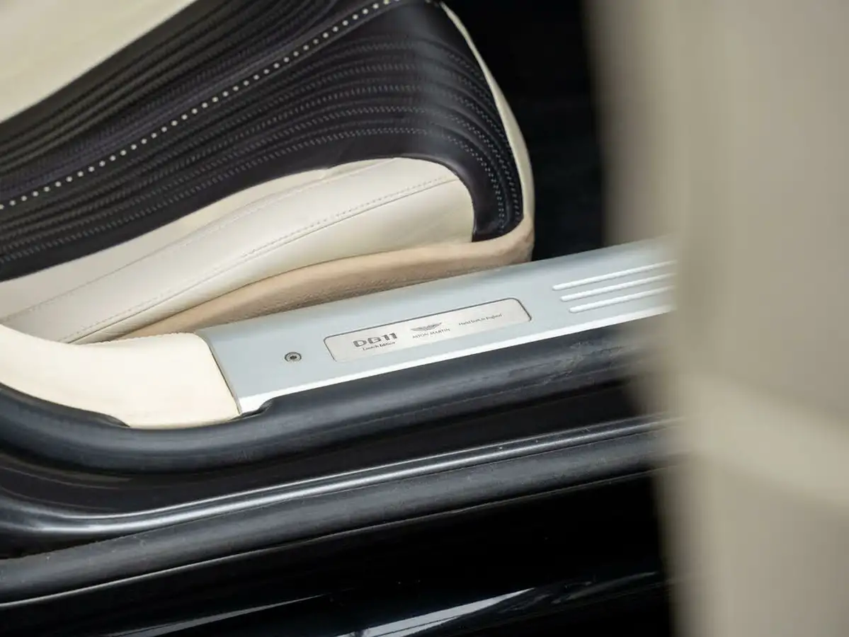 2016-aston-martin-db11-52-v12-launch-edition-big-31