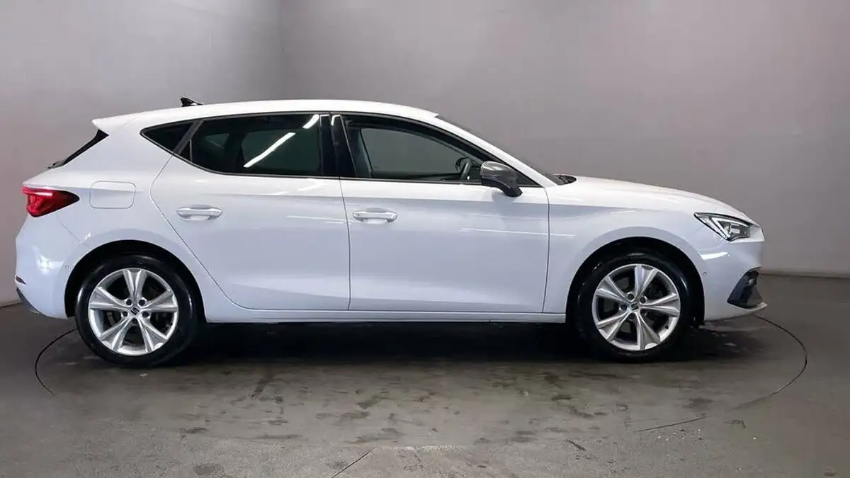 2021-seat-leon-14-e-hybrid-fr-hatchback-big-8