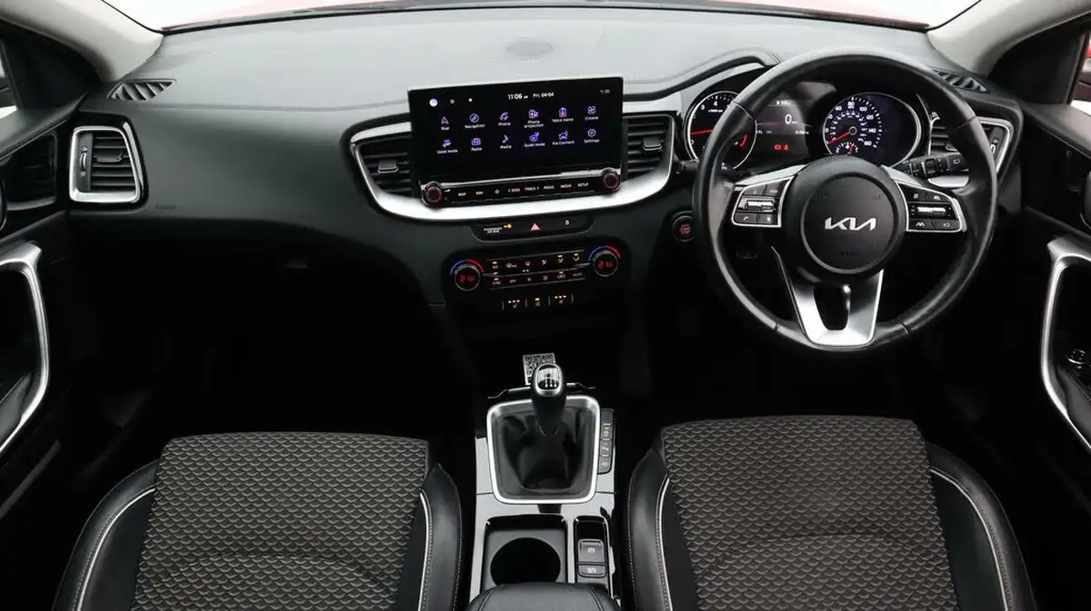 2023-kia-xceed-15-t-gdi-3-158bhp-big-13