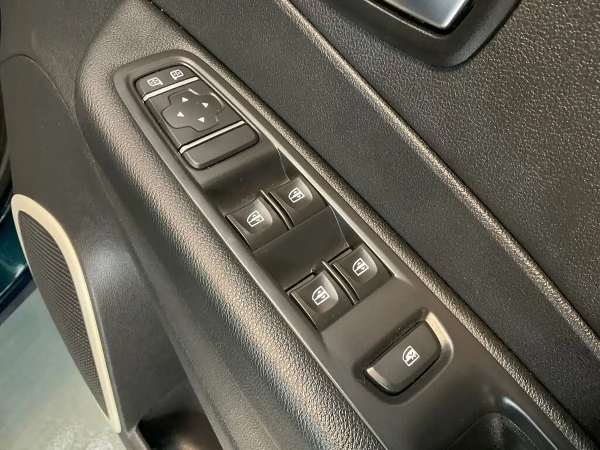 2019-renault-captur-09-tce-play-big-34