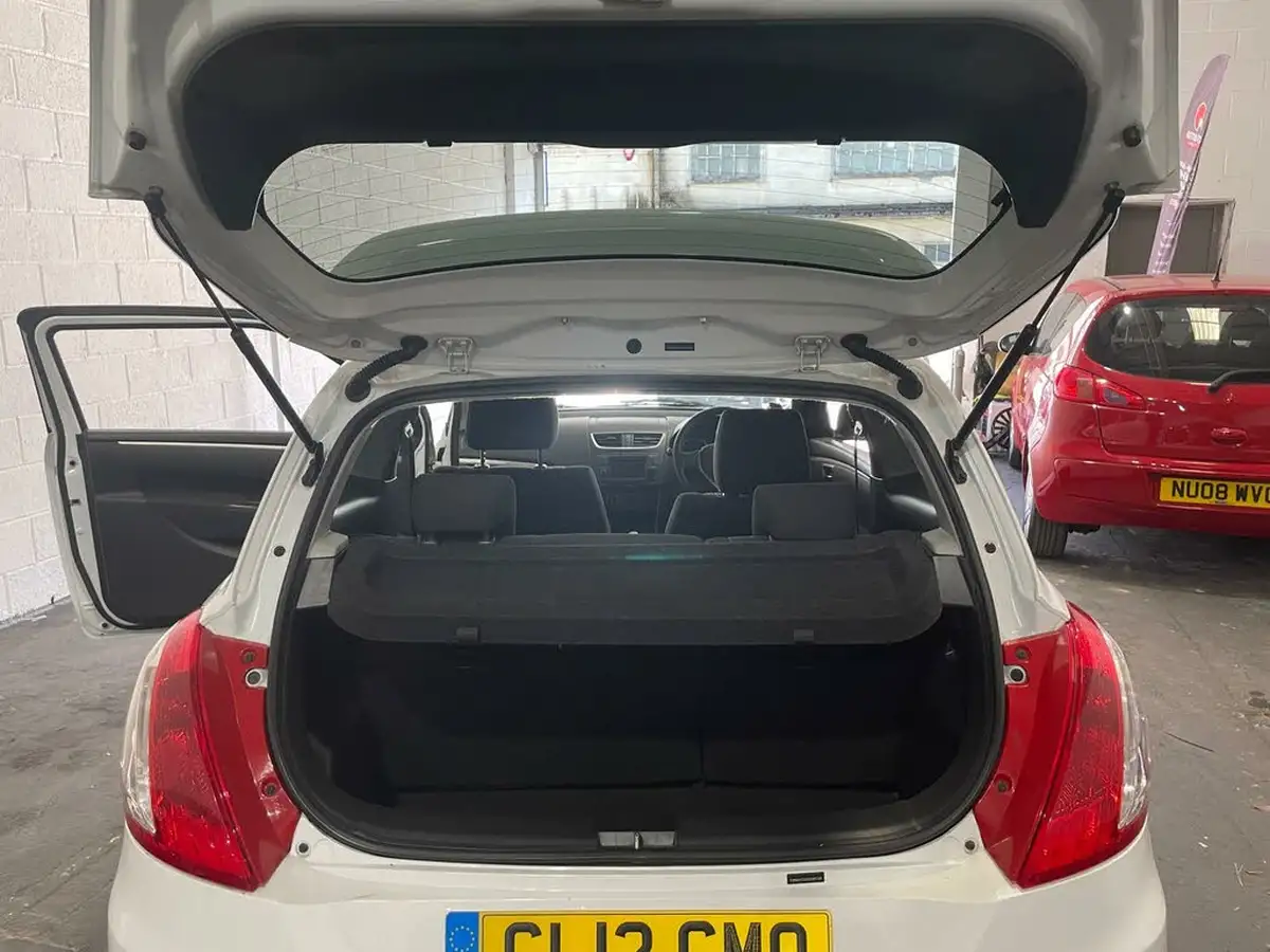 2012-suzuki-swift-12-attitude-3d-big-17