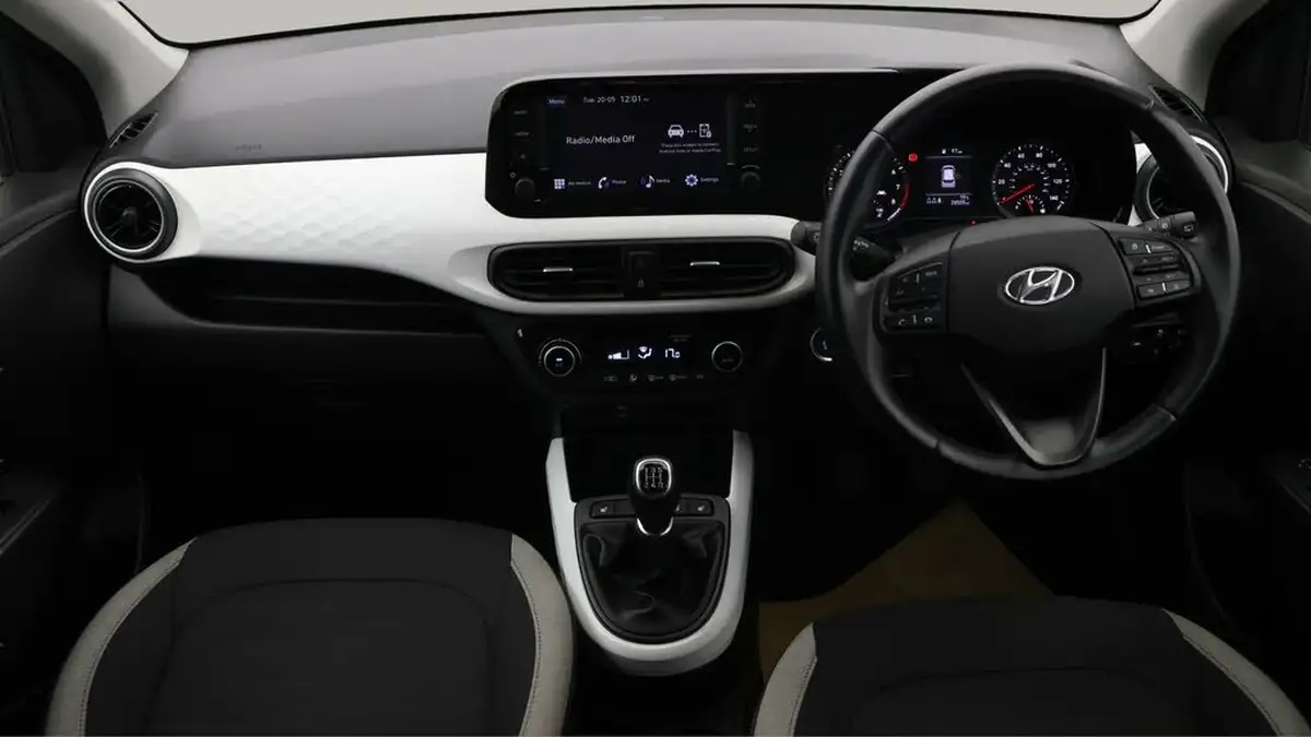 2023-hyundai-i10-10-premium-big-12