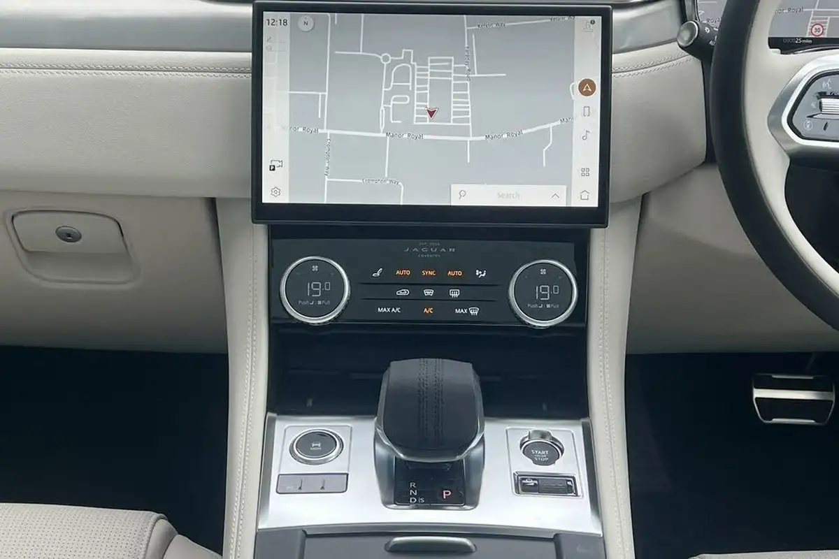 2024-jaguar-f-pace-20-d200-r-dynamic-se-black-90th-anniversary-edition-big-20