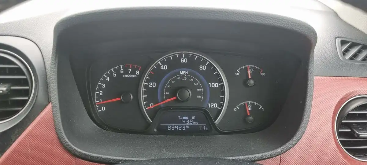 2014-hyundai-i10-12-premium-big-14