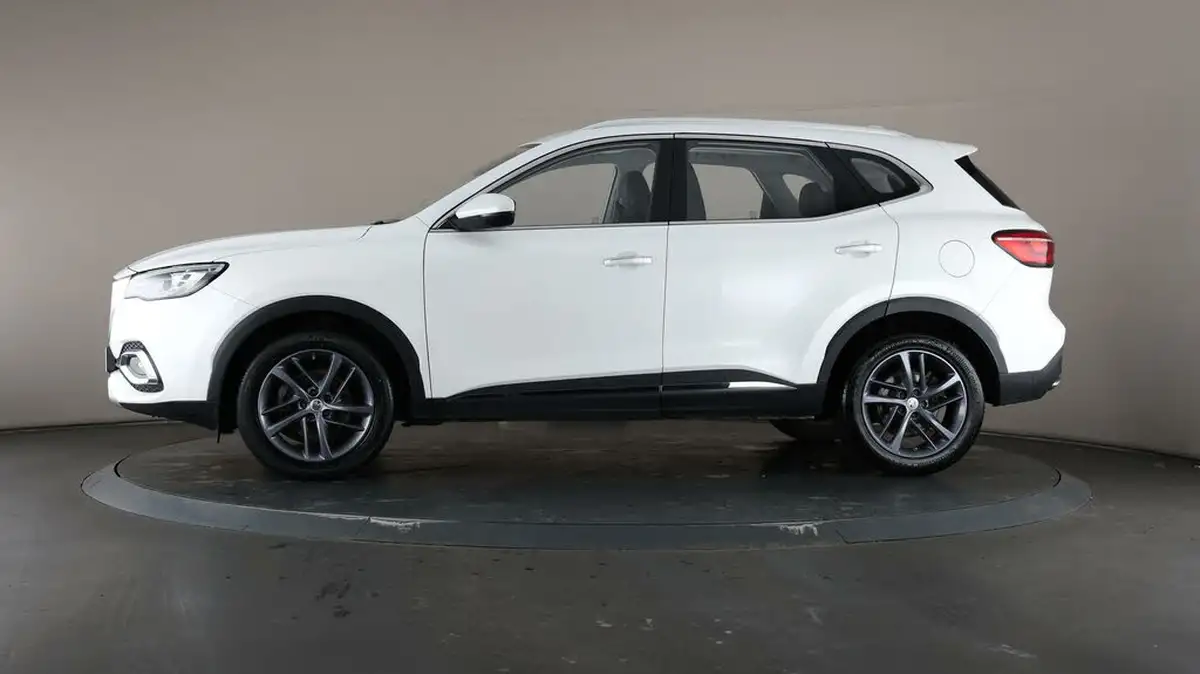 2022-mg-hs-15t-gdi-exclusive-162ps-big-37