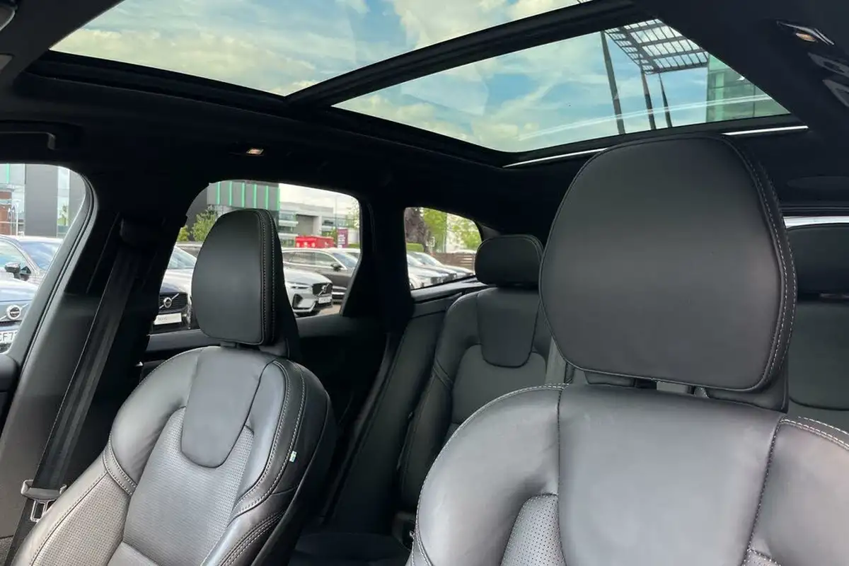 2024-volvo-xc60-20-t8-ultra-black-edition-big-27