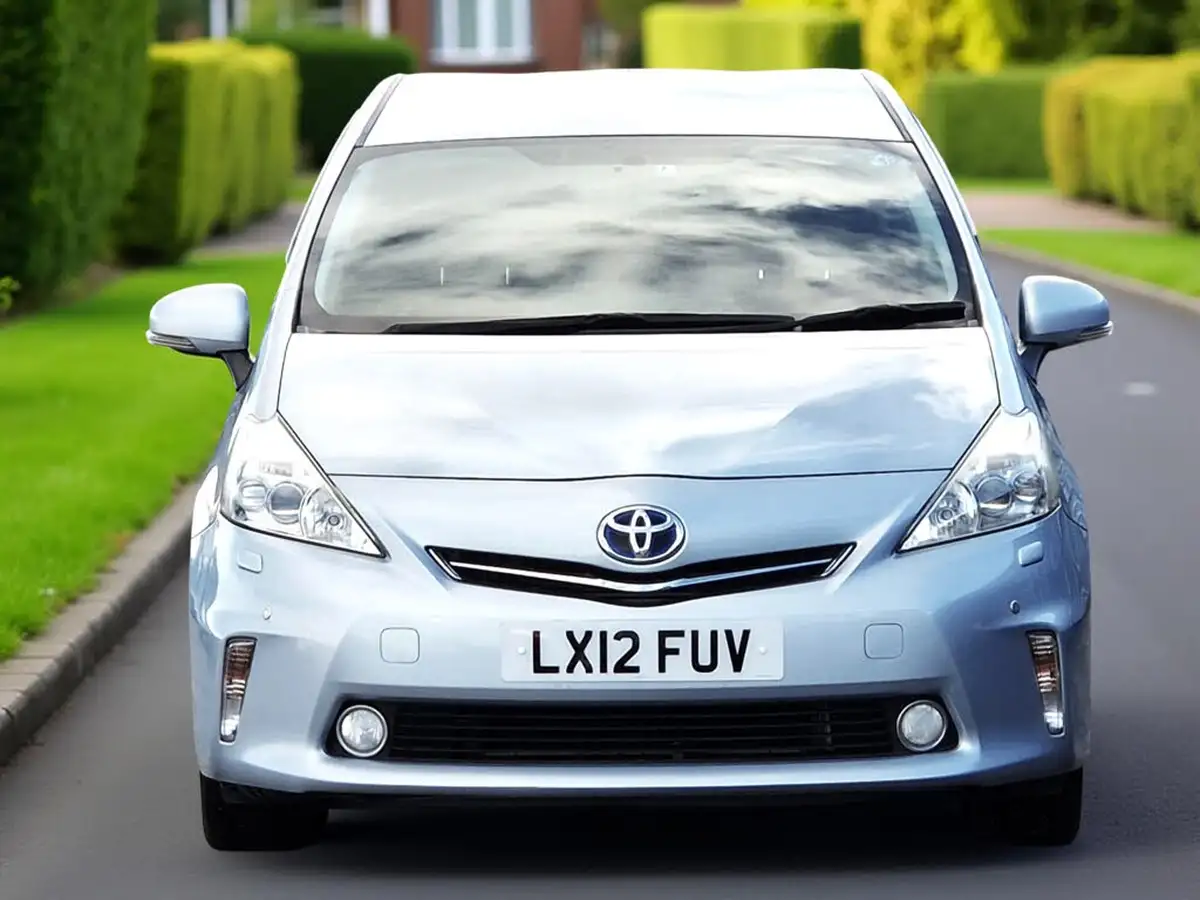 2012-toyota-prius-18-vvt-i-t4-hybrid-big-6